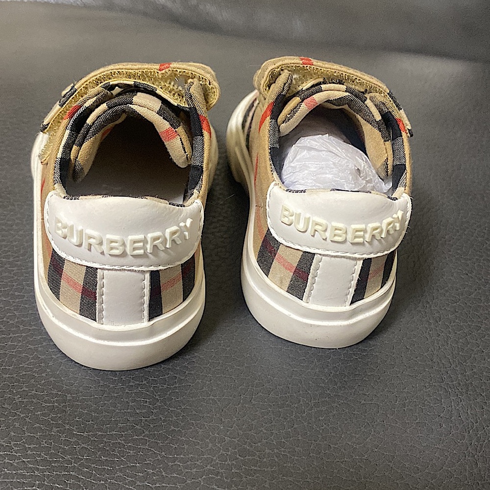 Baby Burberry sneakers 
size : 2 
Color :Archive Beige/White - Picture 4 of 4